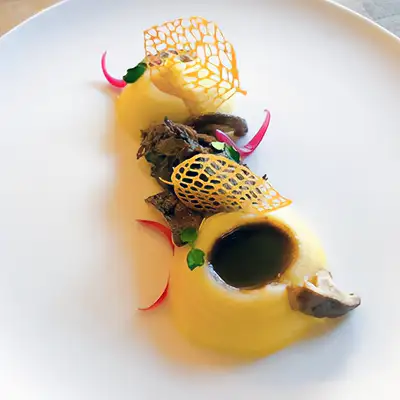 Plat de saison préparée par le chef Yann Serra à Blanquefort
